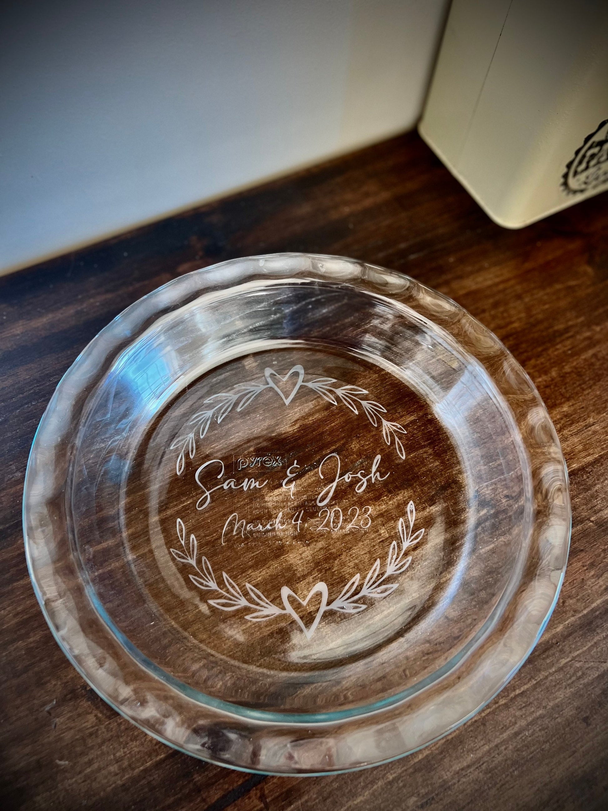 How to Etch Glass: Personalized Pyrex Dishes