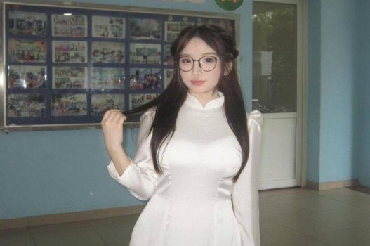 sex some vk Thằng con rể nhờ má người vợ làm người mẫu độ lót cậu đang bán để chụp hình